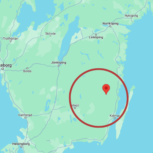 Map showing the 100 km service radius of Småland Holiday Home Care around Högsby, covering key areas within Småland, Sweden.